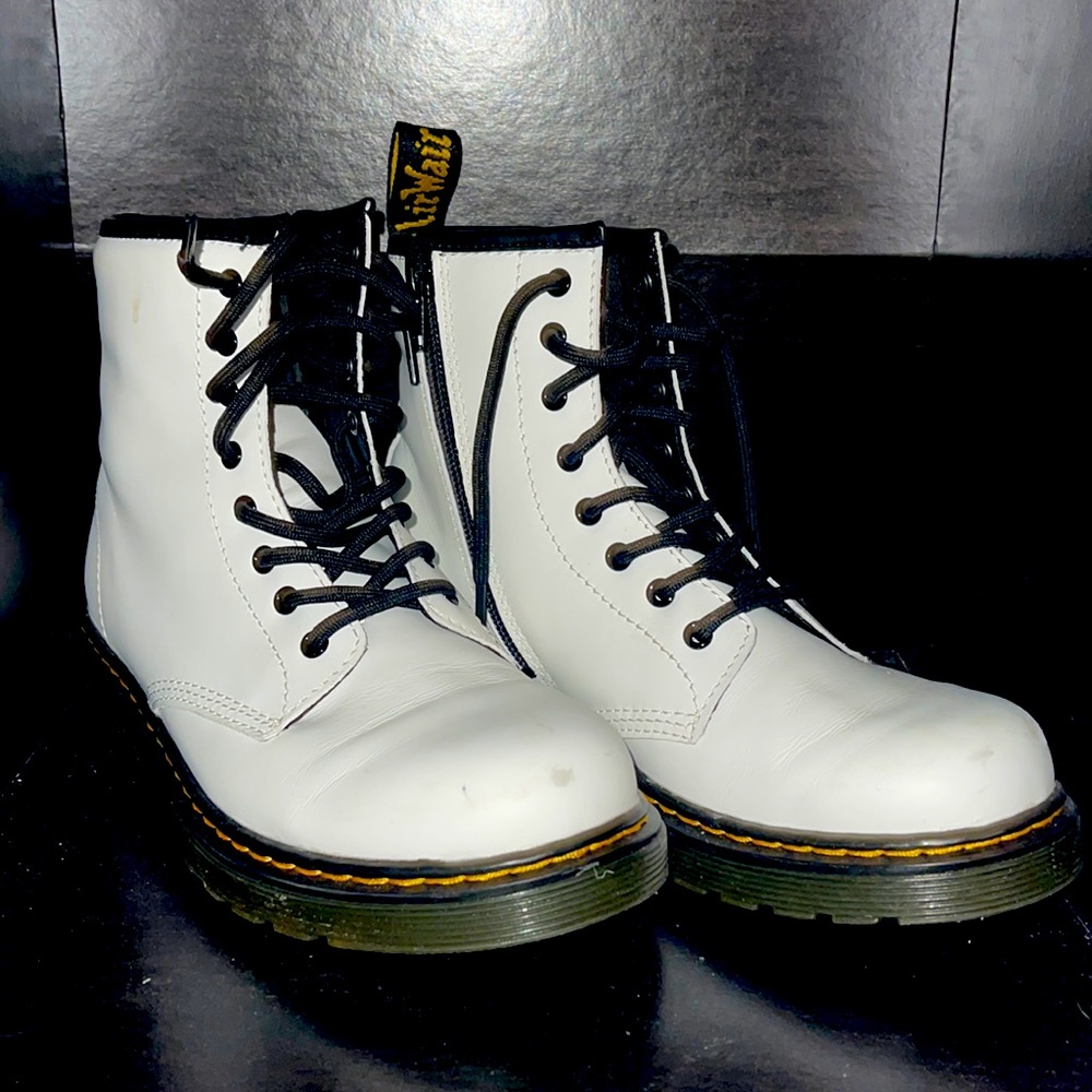 New barely worn doc martens